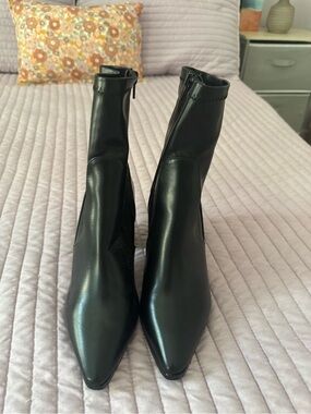 Lulus Black Women's Pointed Toe Ankle Boots with Block Heel
